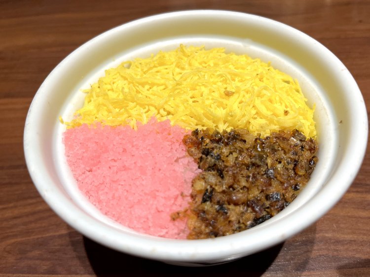 カラフルで、もふもふの具材が乗っていて見た目はパッチワークのクッションみたい。とってもキュートだ。