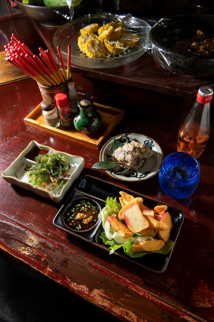 八重山かまぼこ770円、海ぶどう660円、ドゥルワカシー770円、泡盛は1杯500円～。
