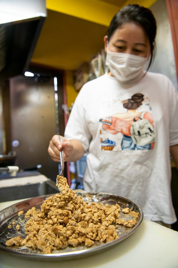ネパール納豆キネマは日本の納豆より粘り気はないが香りは強い。