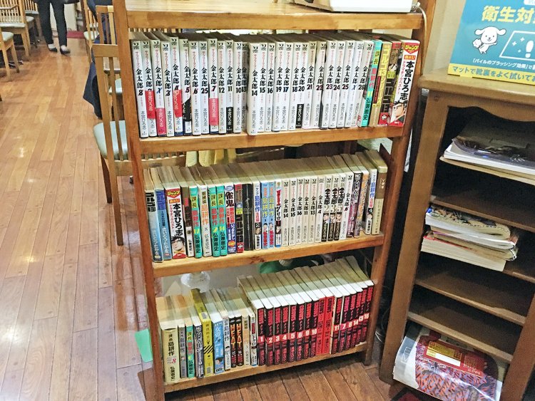 コーヒーを片手にマンガを読む。これぞ昭和の喫茶店の醍醐味だ。