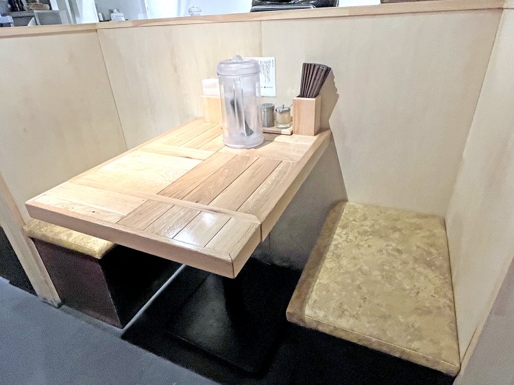 テーブル席もあるからファミリーでも安心。