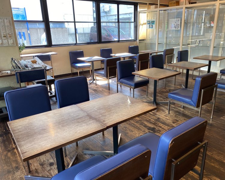 陽あたりの良い店内でボーッと過ごす、ぜいたくな池袋時間。