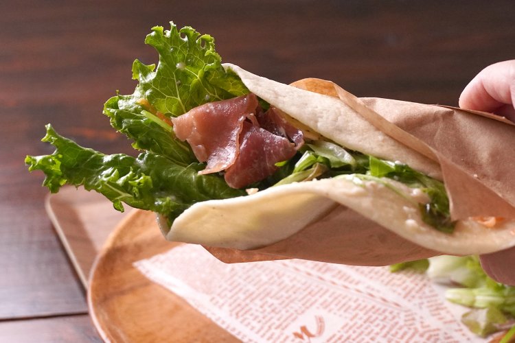 紙でラップしてかぶりつこう。