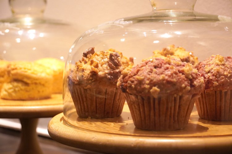 自家製のマフィンやスコーンも人気。