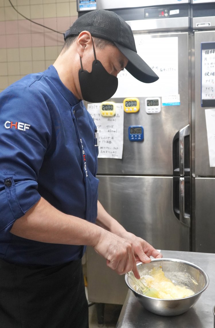 オリジナルパンケーキのレシピを作り上げた店長の林さん。