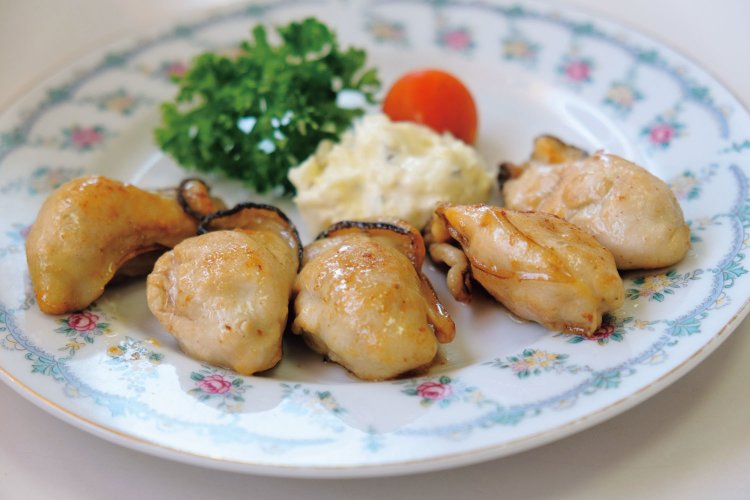 洋風のつまみもいろいろあるので、ワインでも大丈夫。