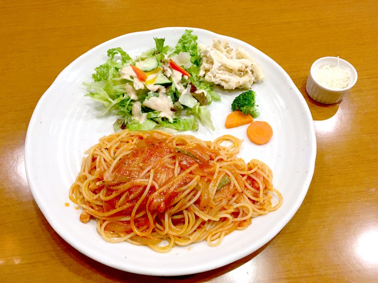 人気メニューのスパゲティナポリタン。週に何回も食べに来る人もいるそう。