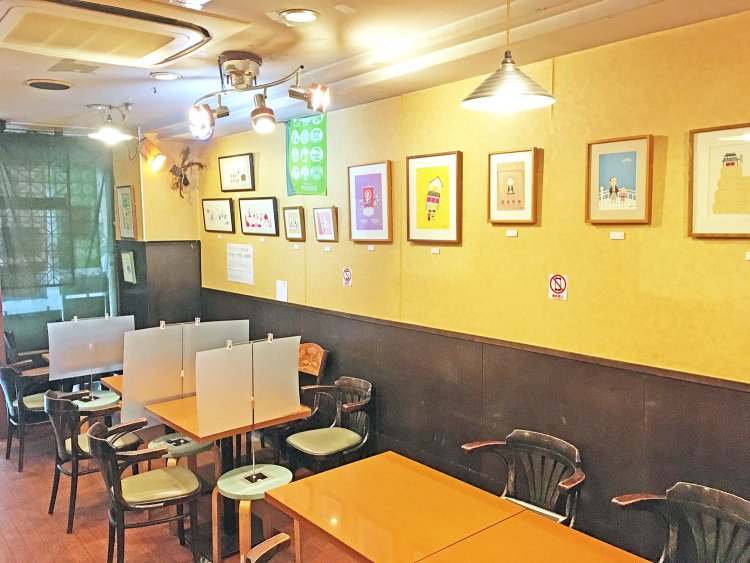 店内にはテーブル席が並ぶ。定員は20名ほど。