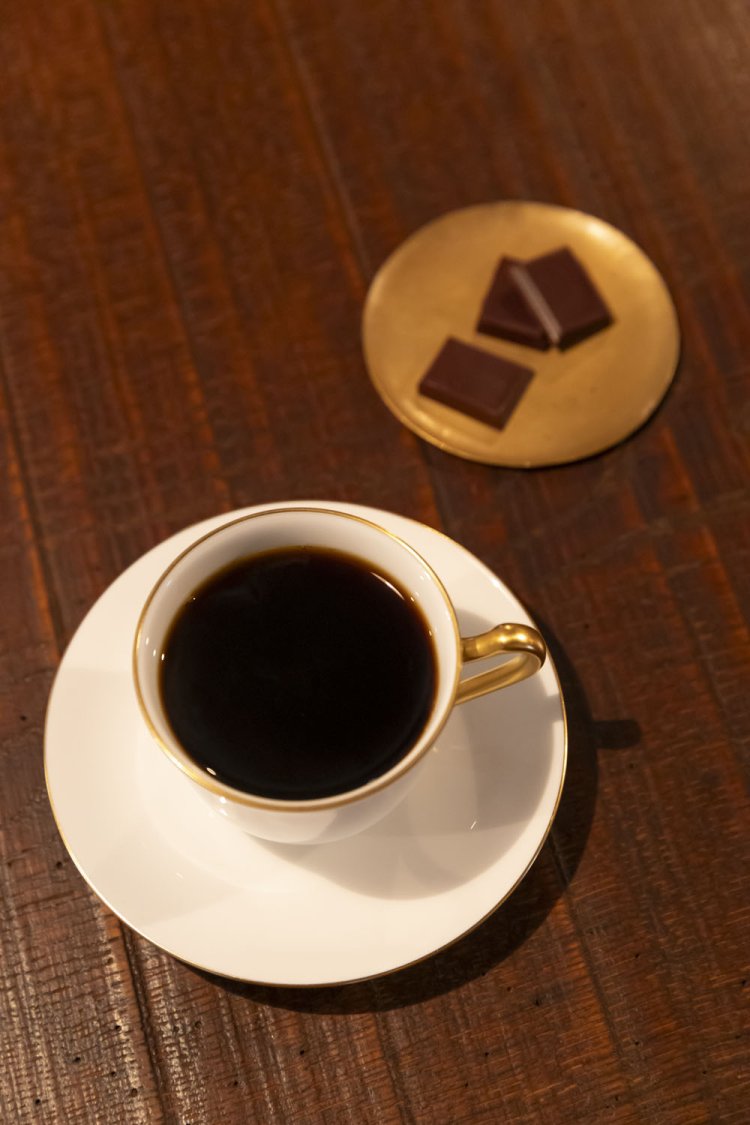 酸味もおいしい「珀」800円。添えられたチョコレートとともに。