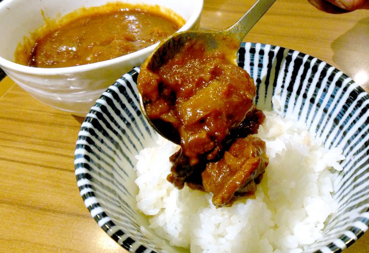 焼肉ランチセットに追加して注文できるハーフハヤシソース280円。