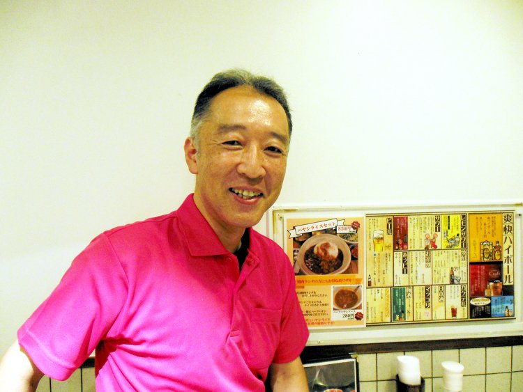 音楽業界、印刷業界、飲食業界などなど多彩な経歴を持つ店長の藤江さん。さまざまな経験が今に活きているという。