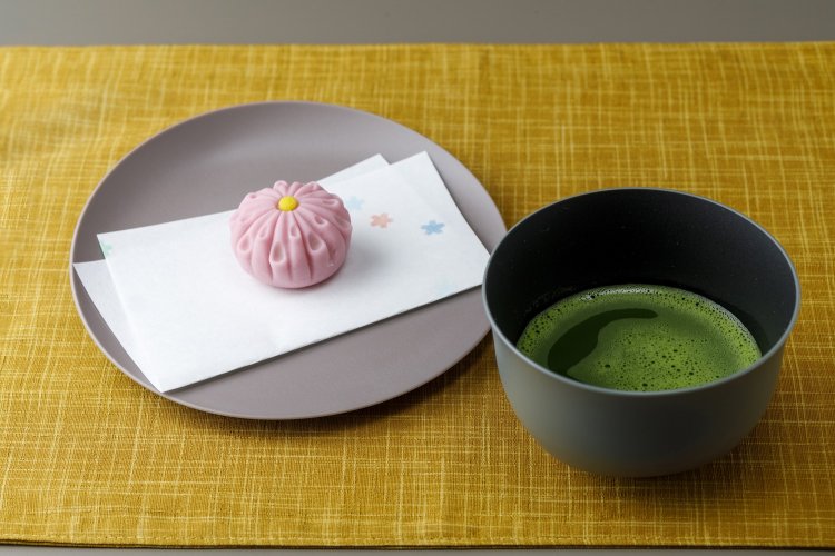 『鍵善良房』の和菓子に合わせて。