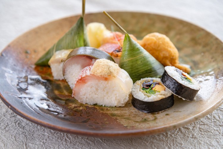 『いづ重』の京寿司盛り合わせ。