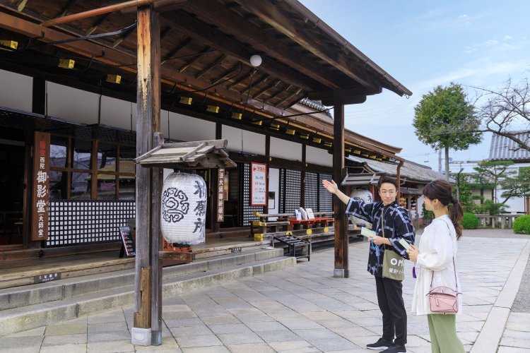 弘法大師空海像に会える御影堂へ。