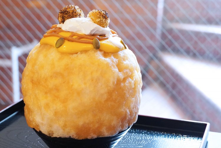 高さは25cmくらい。ボリュームたっぷりのビジュアル。