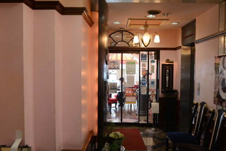 エスカレーターの利用は入店のみで、帰るときは階段かエレベーターを使用する。