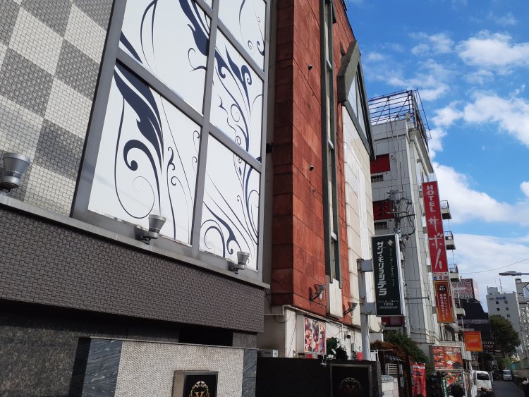 ハマちゃん＆みち子さんの「合体」は@自宅のみ。写真は鶯谷のラブホ街。ラブホの数だけ「合体」があり、「合体」の数だけ幸せがある、と信じたい。