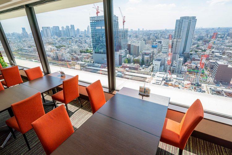 20階のレストラン「121ダイニング」は眺望も自慢。