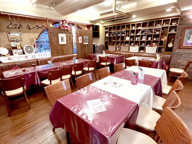 落ち着いたトーンで統一された店内。