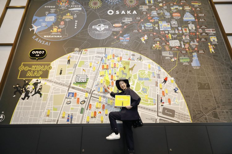 6×4mの「ドでかOSAKAボード」。左下「ご近所マップ」をチェックしたら、ほないこか！