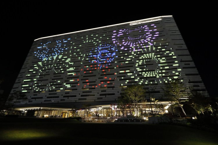 LEDランプの間接光を線状照射で当て、映像として見せる演出は日本初！