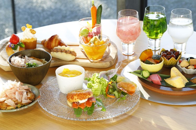 パンもデザートもミニサイズなので、こんなに選んでもぺろり。全部のおかずを制覇することもできそうだ。