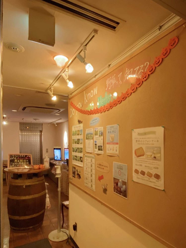 取材時の店内はすっかり秋とハロウィン一色。別の季節はどんな装いになるか楽しみだ。