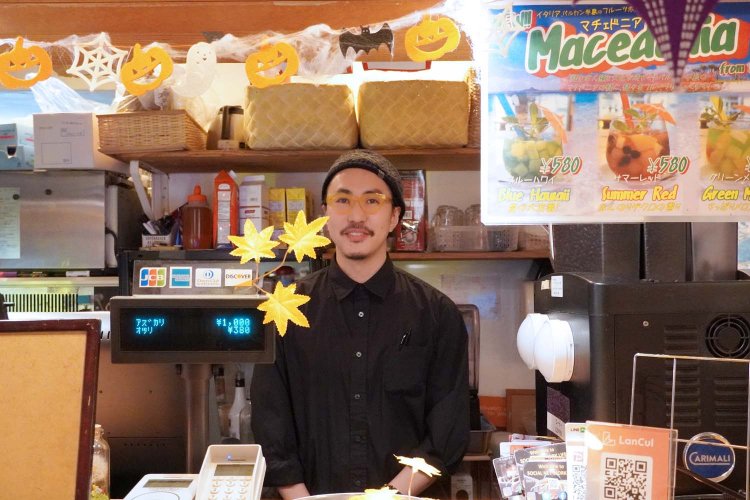 話せば話すほど、その面白い人柄が伝わってくる竹内店長。