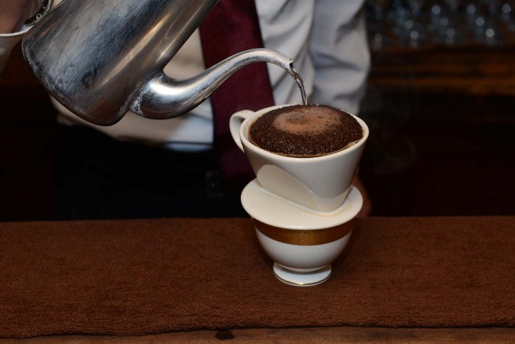 確かな技術で淹れられるので、中央がふっくらと膨らむコーヒードームができる。