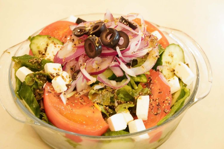 ギリシャ風サラダ1080円（ハーフサイズは680円）