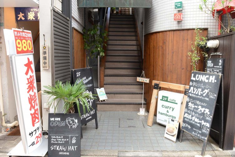 店頭にある黒板のメニューを目指そう。