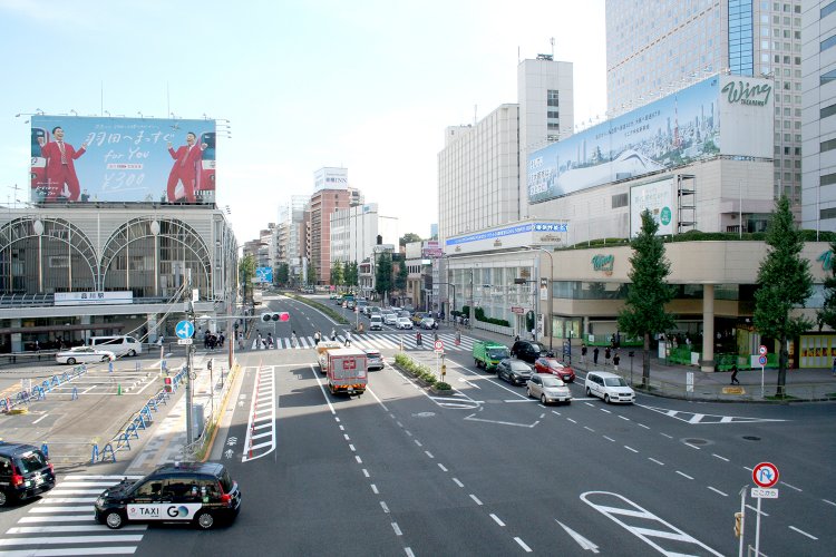 左が品川駅。この目線のあたりが上空デッキに。