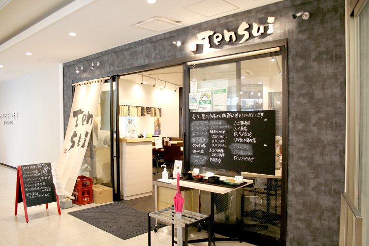 エレベーターで3階に上るとすぐに『Tensui』の入り口がある。