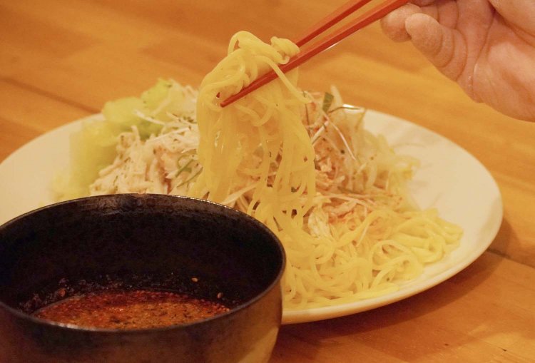冷水でしっかり締まった麺は、ツルシコでおいしい。
