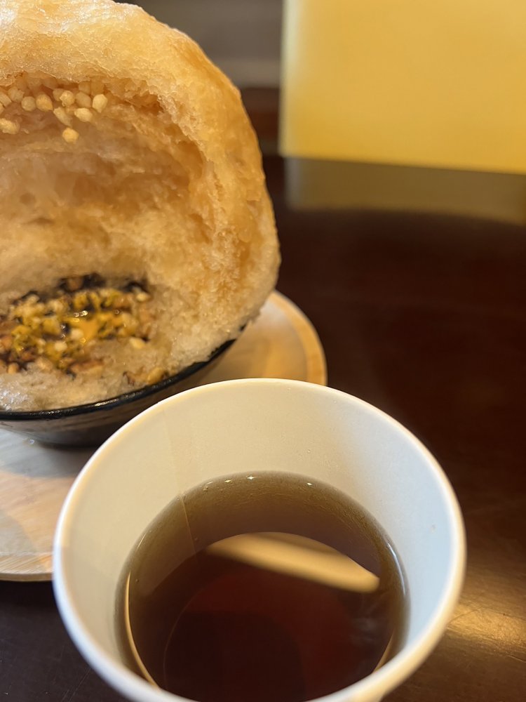 温かいお茶はいつでも飲み放題。これはうれしい。