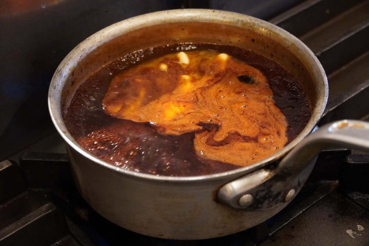 トリュフの香り高さも食欲をそそるペリグーソース。