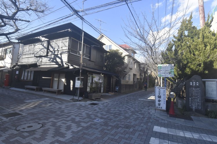 最初に幕府の御所（政庁）が置かれた大倉の地。実朝もここで政務を執った。