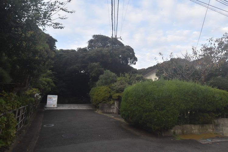 海浜公園から徒歩25分ほどで行ける鎌倉文学館。