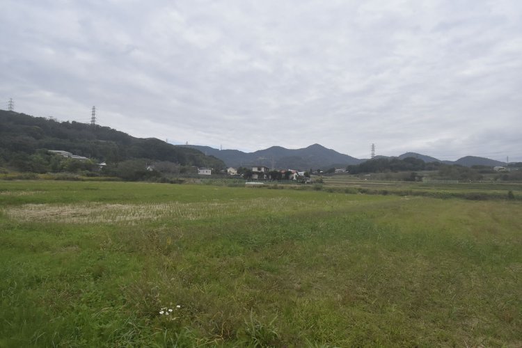 首塚のある田原ふるさと公園周辺に広がる風景。
