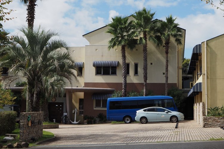 県道沿いの店。まるでアメリカのカリフォルニアにあるような。