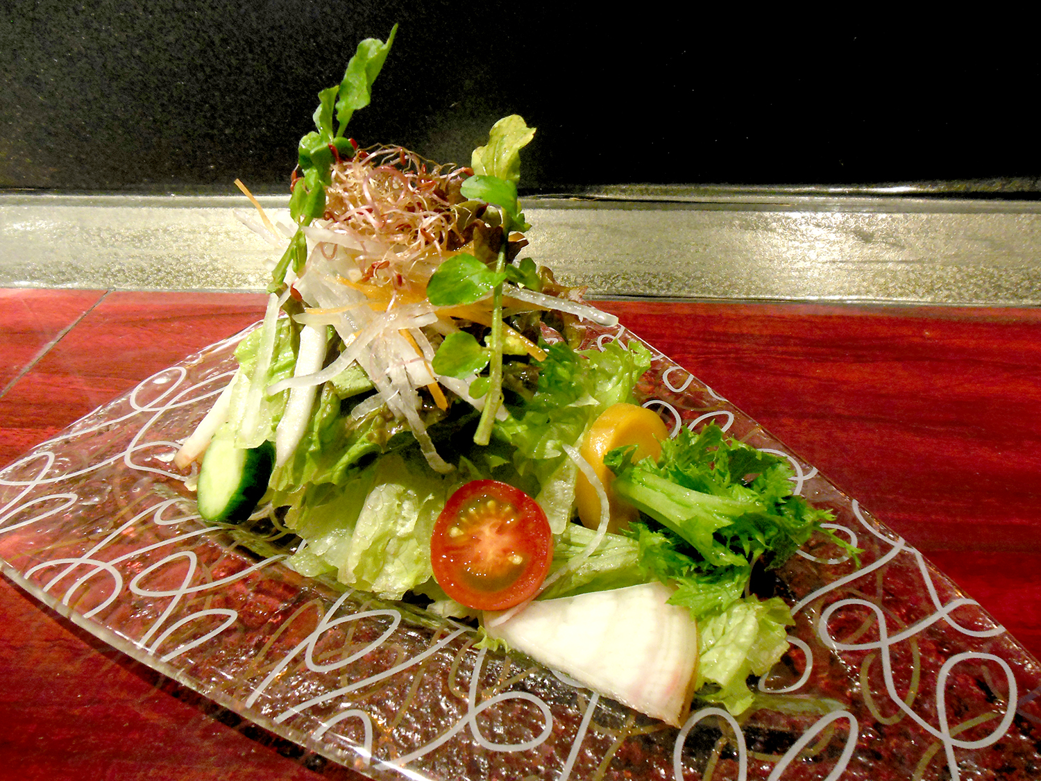 ランチサラダはハヤシライスを注文すると、プラス350円でいただける。