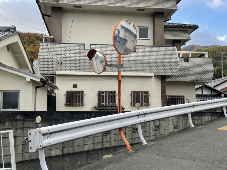 土俵際でふんばる「崖っぷち系」。