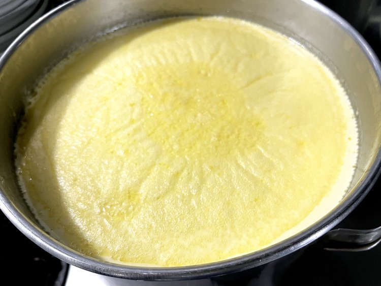 温めたミルクのように油膜が張るほど濃厚だ。