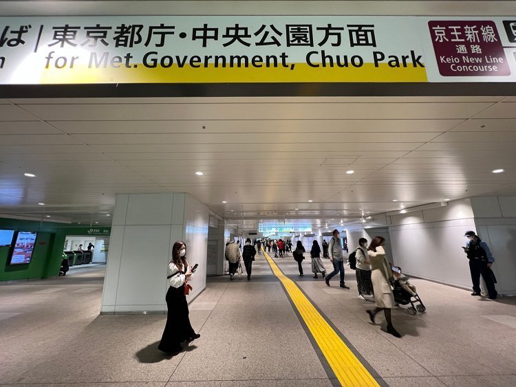 新宿駅東西自由通路が整備され、人流も激変したようだ。