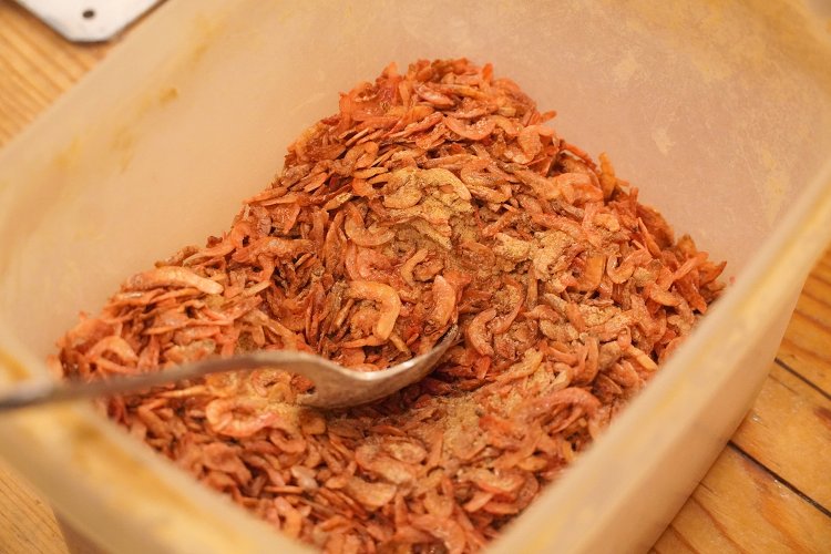 トッピング干しエビ。形が見えるエビは桜エビ。風味抜群。