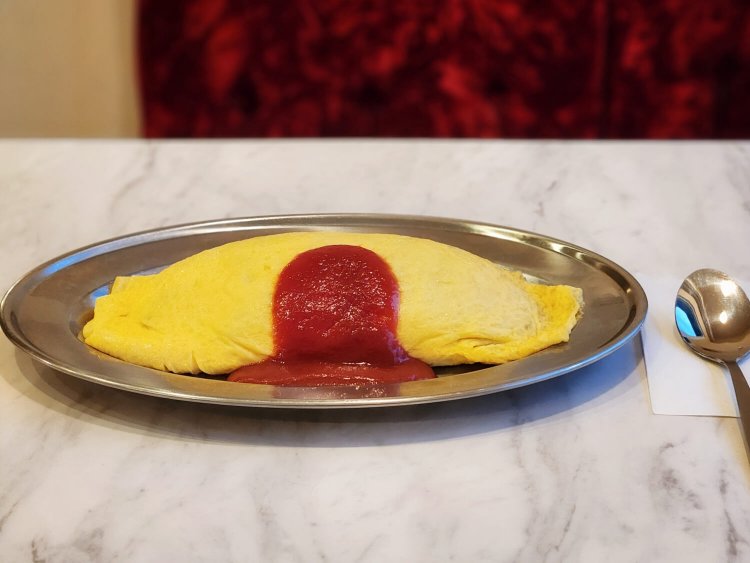 オムライス 900円。