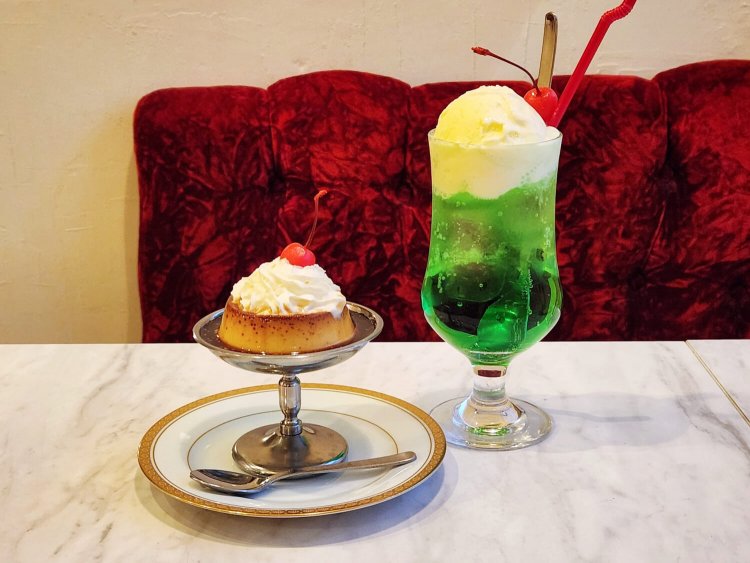 プリン 400円、クリームソーダ 650円。