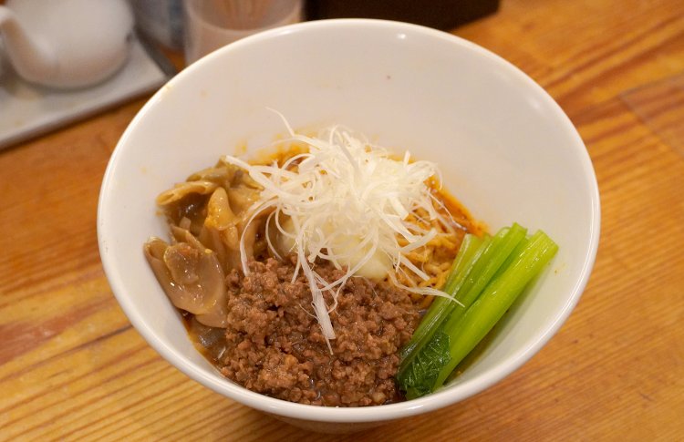 この日のまかないは汁なし担々麺。