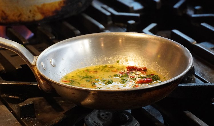 ニンニクの香りが立ってきたその瞬間がわかるほど。