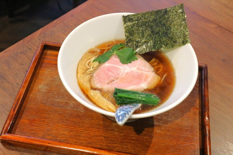 気品を感じる、シンプルな濃口醤油850円。小食の人でも食べやすい小ぶりサイズ。